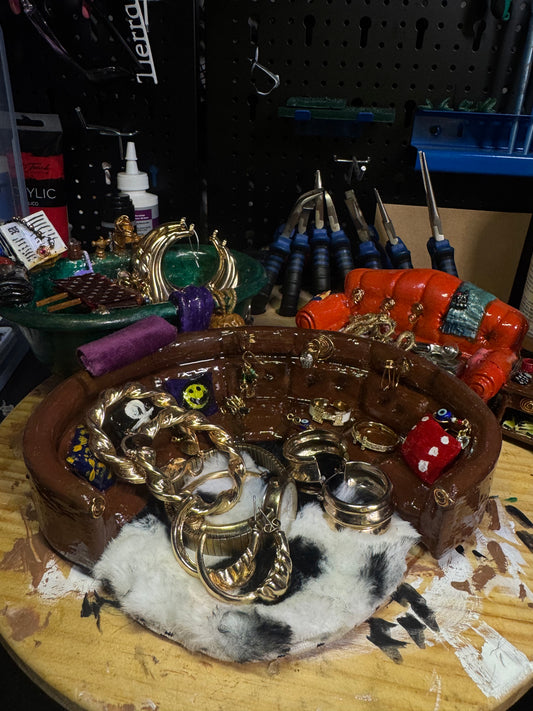 The Conversation Pit Jewelry Holder