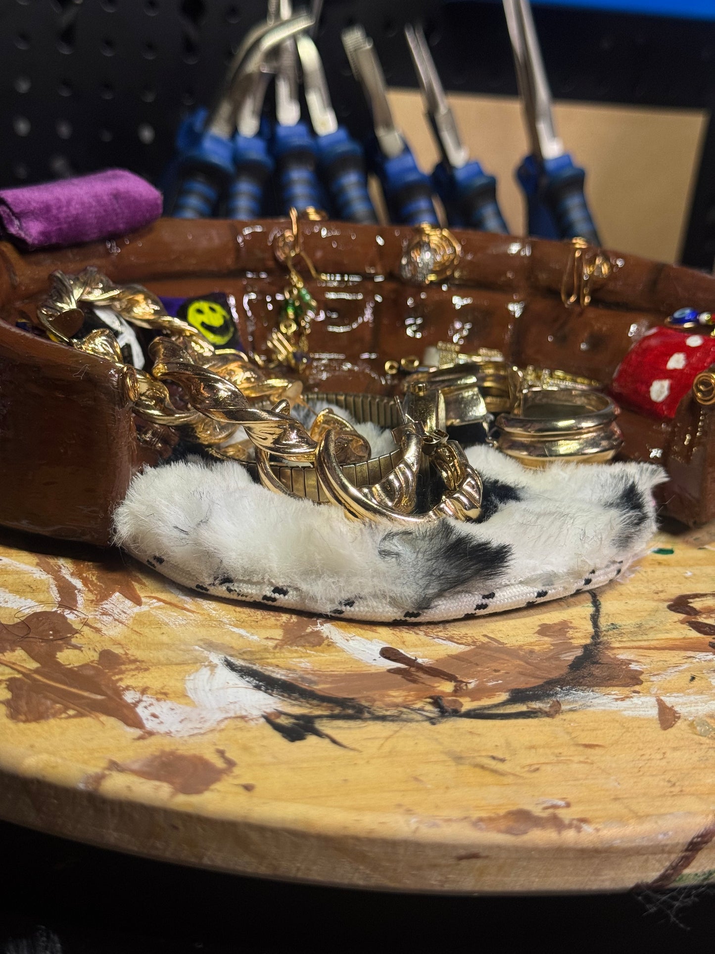 The Conversation Pit Jewelry Holder